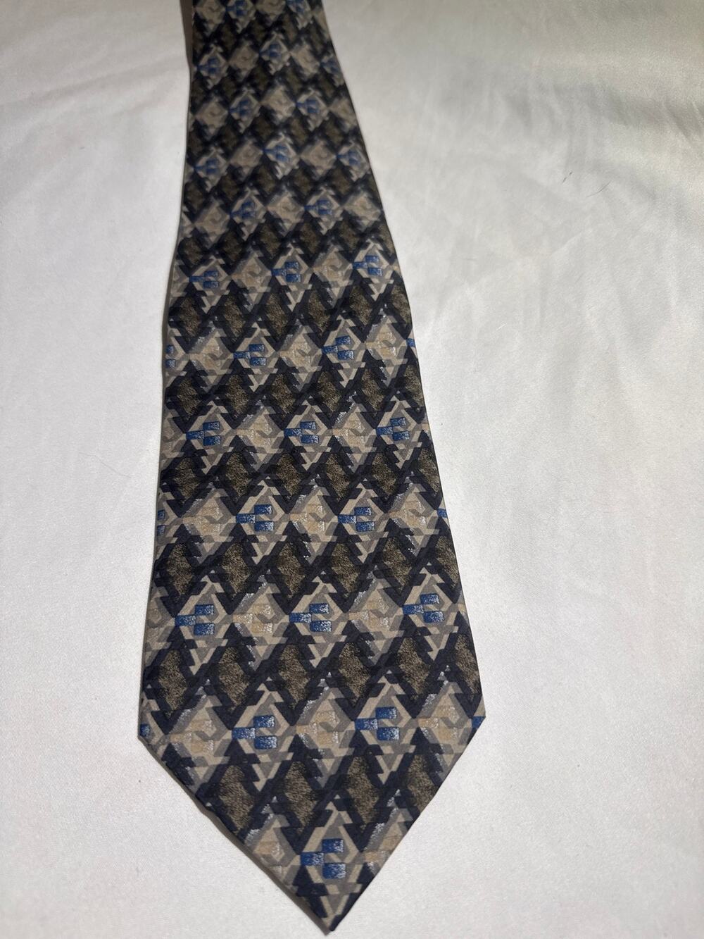 Daniel Hechter Mens 100% Silk Tie Black Gray Geometric Handmade Italy 55"